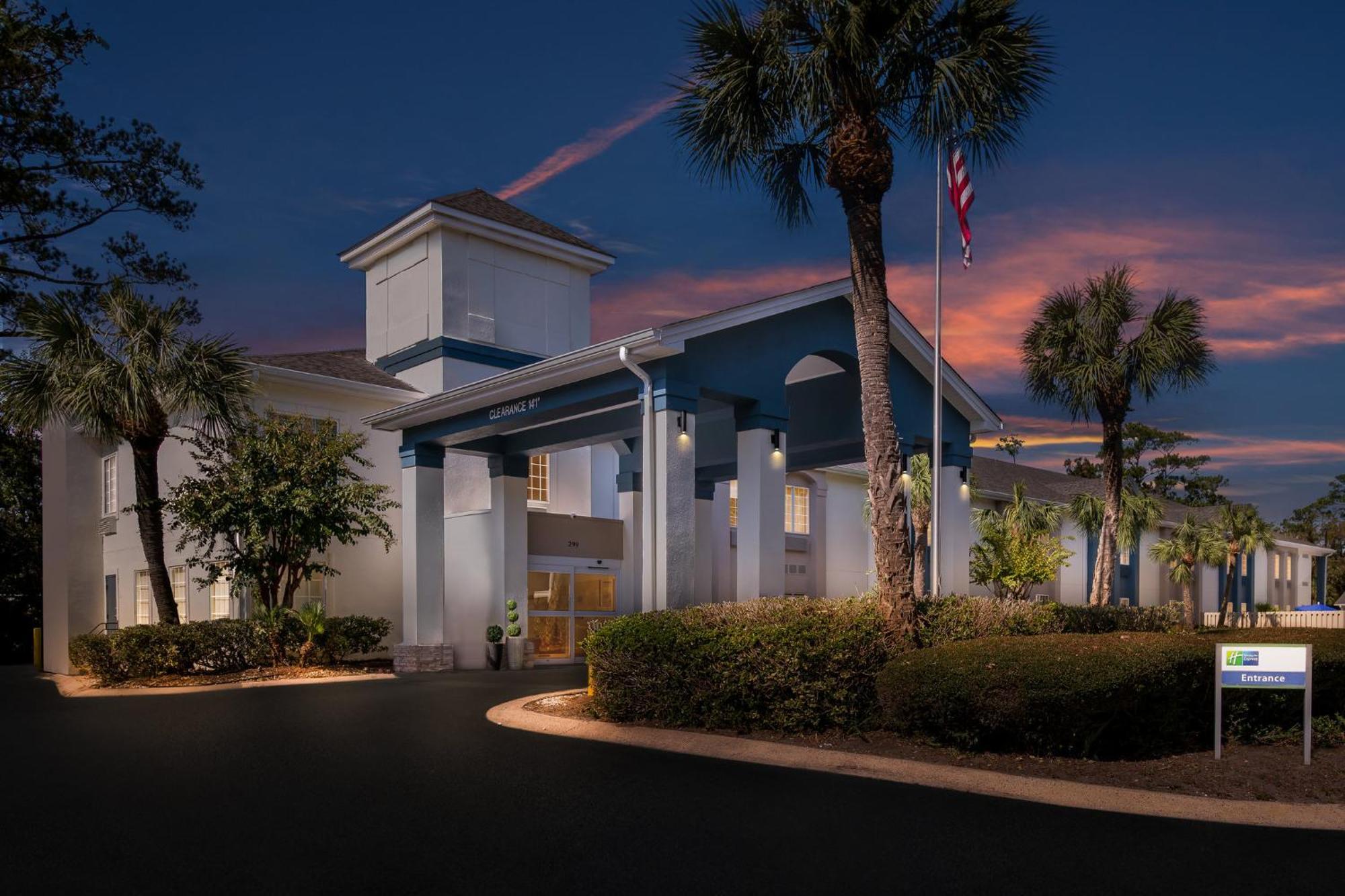 Holiday Inn Express Saint Simons Island By Ihg St. Simons Island Bagian luar foto