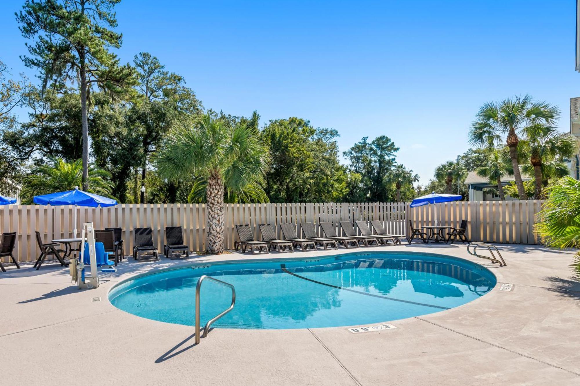 Holiday Inn Express Saint Simons Island By Ihg St. Simons Island Bagian luar foto