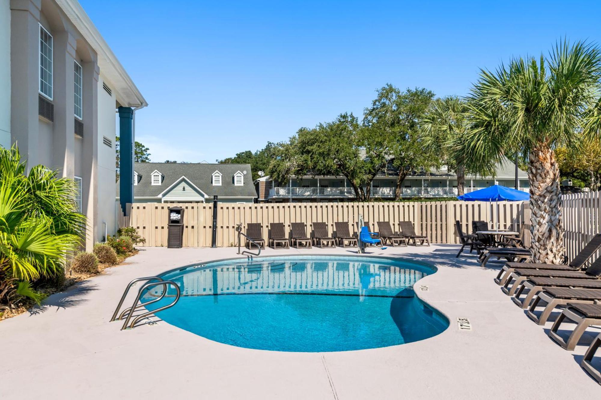 Holiday Inn Express Saint Simons Island By Ihg St. Simons Island Bagian luar foto